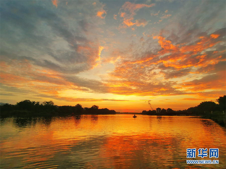 廣西百色：夕陽下的夢幻右江