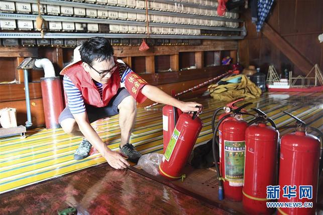 廣西北海僑港鎮黨員幹部零距離服務漁民