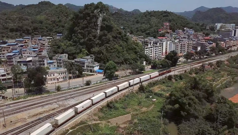 廣西鐵路為中國與東盟經貿往來搭建“快車道”