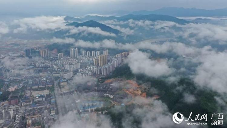 廣西三江：雲霧繚繞侗城美