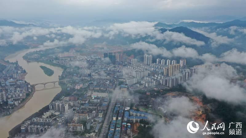 廣西三江：雲霧繚繞侗城美