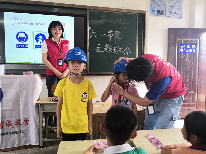 【B】玉林市陸川縣：為學子送溫暖 助力教育扶貧（組圖）