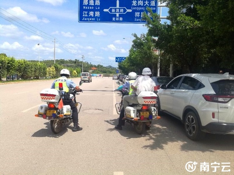 高考首日，南寧交警共接到13起高考相關求助