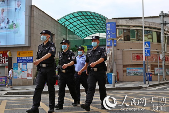 移民管理警察廖鵬：把足跡深深地印在祖國南疆