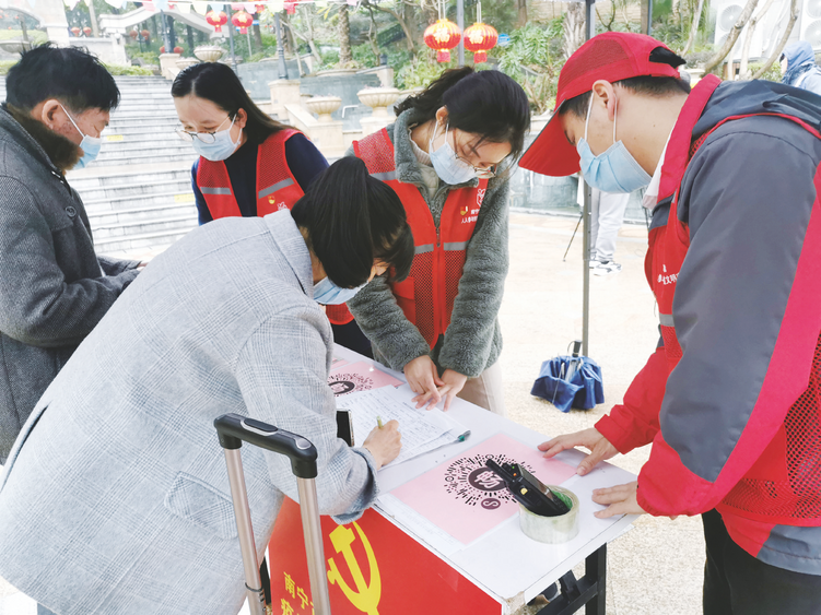 同心戰“疫” 共築防線——南寧市直機關黨員下沉社區助力疫情防控