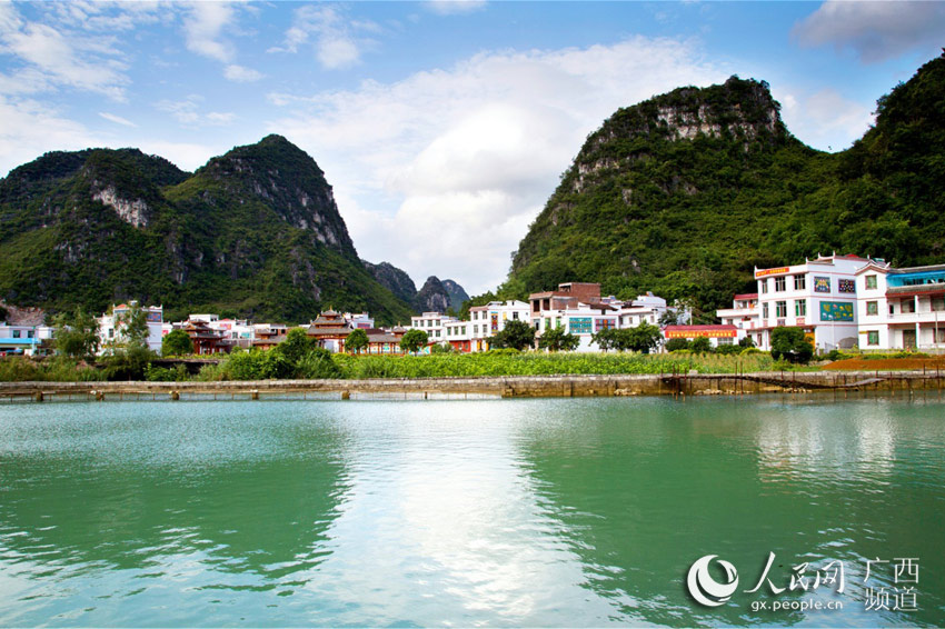 廣西忻城：青山綠水皆是景 城鄉處處美如畫