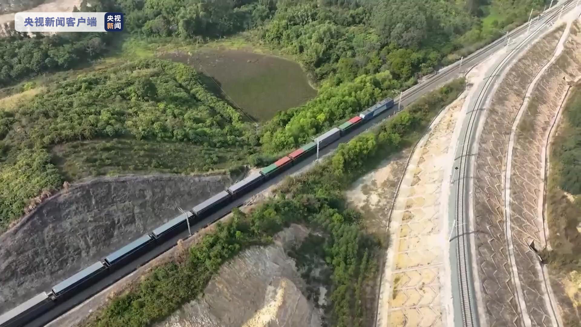 廣西新能源車首次搭乘鐵海聯運班列出口海外