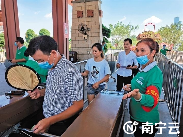 勿讓不文明行為“煞風景” 南寧景區加強文明旅遊宣傳