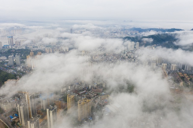 廣西：雲霧繚繞　宛如仙境