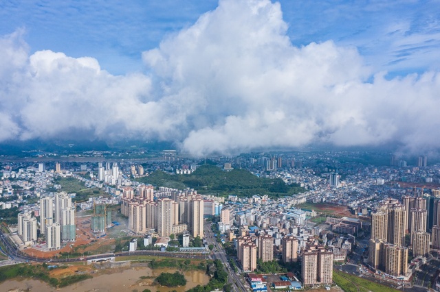 廣西：雲霧繚繞　宛如仙境