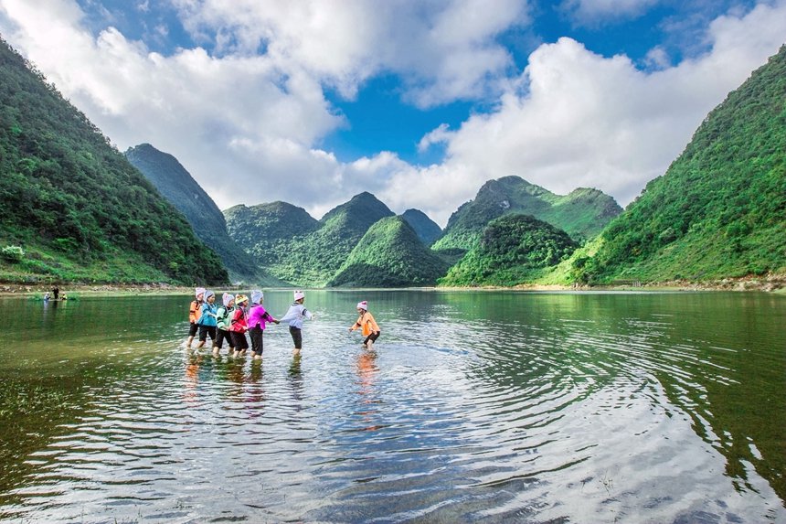 廣西西林：湖草兩相宜 醉美盆歪湖