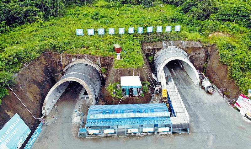 大浦高速首條雙線隧道貫通