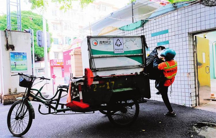 南寧市垃圾分類辦就市民關注的熱點話題答疑解惑 廚余垃圾別連湯倒 廢舊傢具定時收運