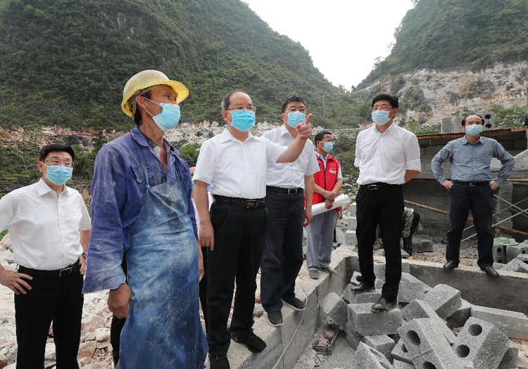 已刪減【B】下苦工 施硬招 非常之策促脫貧  ——廣西住房安全保障攻堅戰側記