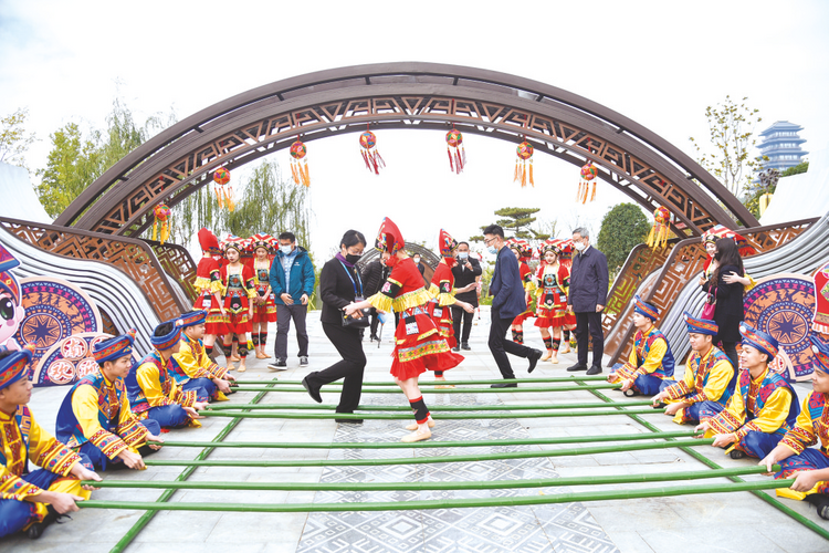 匠心築景壯韻濃 聲聲山歌迎客來 徐州園博園南寧展園盛裝開園