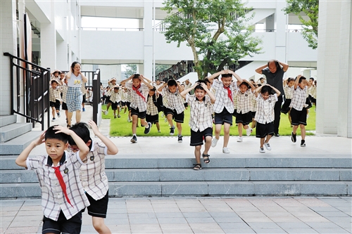 南寧市中小學幼兒園開展國防教育主題活動