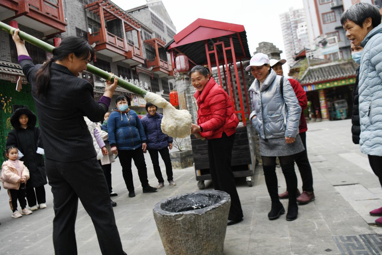 廣西大化舉辦多彩民俗活動慶“粽粑節” 助力鄉村振興_fororder_圖片23