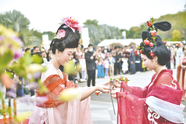 南疆春色芬芳艷 文旅秀出新“花”樣