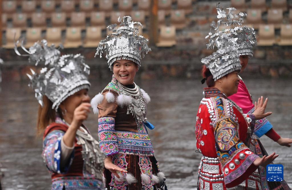 “粵桂協作”旅遊專列開進大苗山