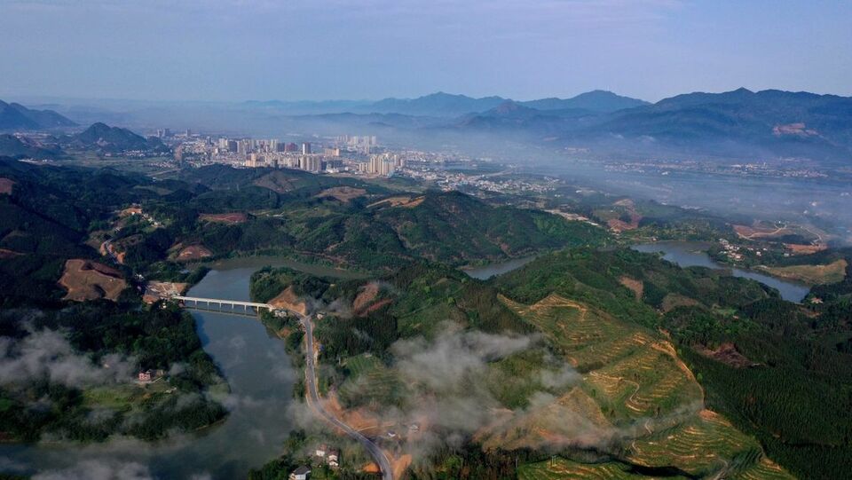 廣西：雲霧山川生態美