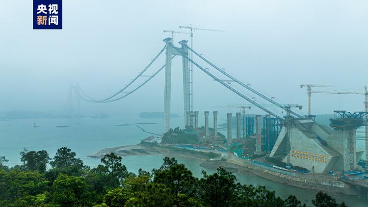 廣西在建最長跨海大橋龍門大橋主纜完成架設