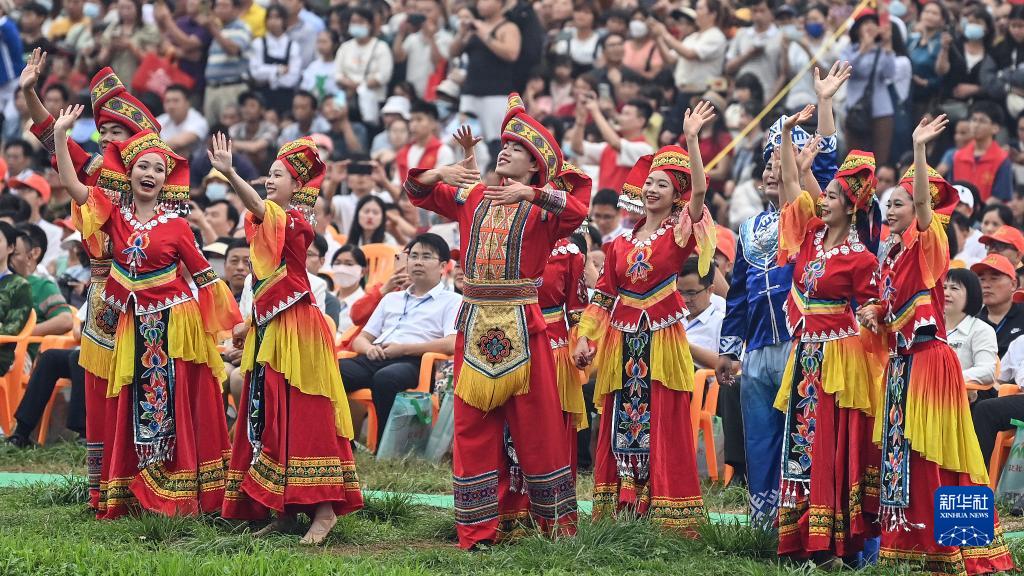 廣西：慶祝“三月三” 歡樂山水間