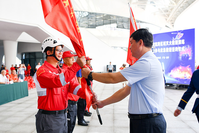 廣西舉行高層建築跨區域滅火救援實戰演練