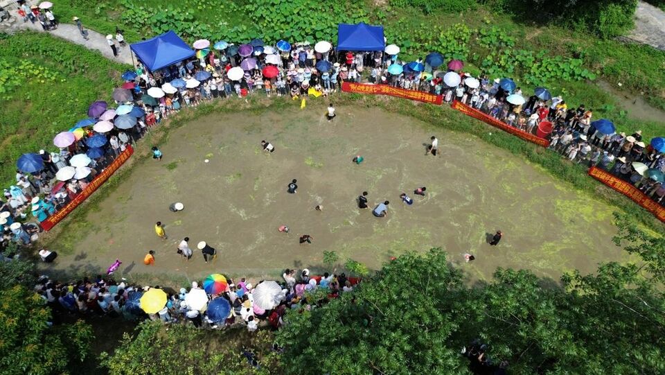 廣西：海邊消暑納涼 樂享夏日清爽