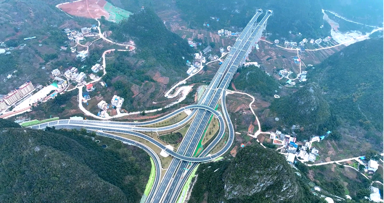 天峨經鳳山至巴馬高速公路建成通車_fororder_圖片2