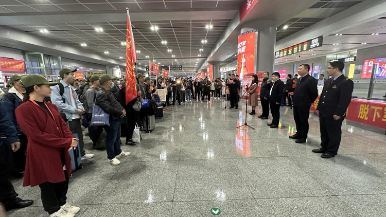 廣西迎來今年首趟返鄉專列 130名在粵務工退役軍人及家屬順利抵邕_fororder_圖片4