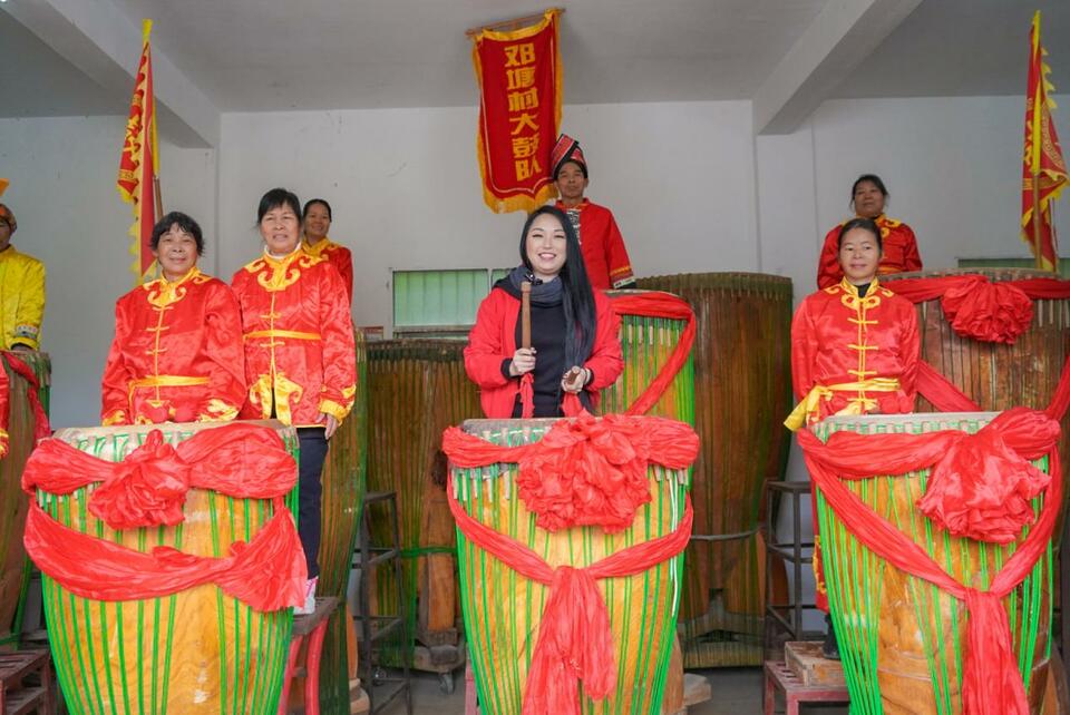 “雲説壯美 欽州正當紅”|廣西煙墩大鼓傳承千年 鼓聲如雷驚艷巴西網絡達人_fororder_20240206_124851