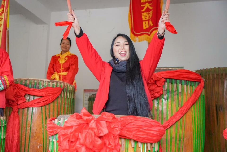 “雲説壯美 欽州正當紅”|廣西煙墩大鼓傳承千年 鼓聲如雷驚艷巴西網絡達人_fororder_20240206_124854