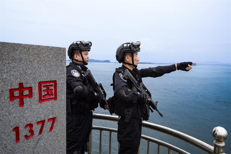 廣西防城港移民管理警察迎風戰浪 守邊護海_fororder_圖片2