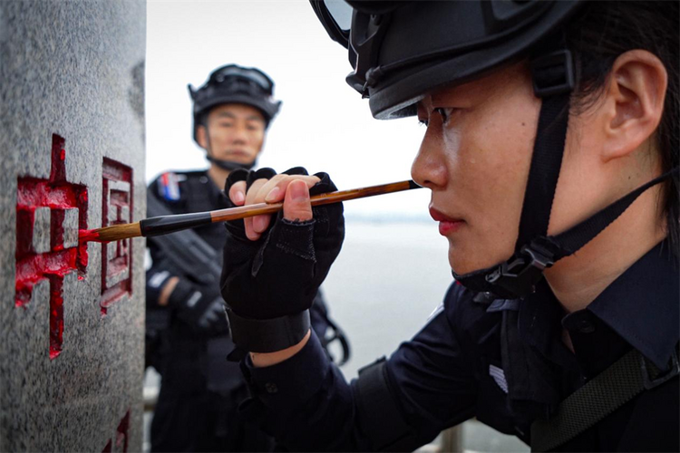 廣西防城港移民管理警察迎風戰浪 守邊護海_fororder_圖片3