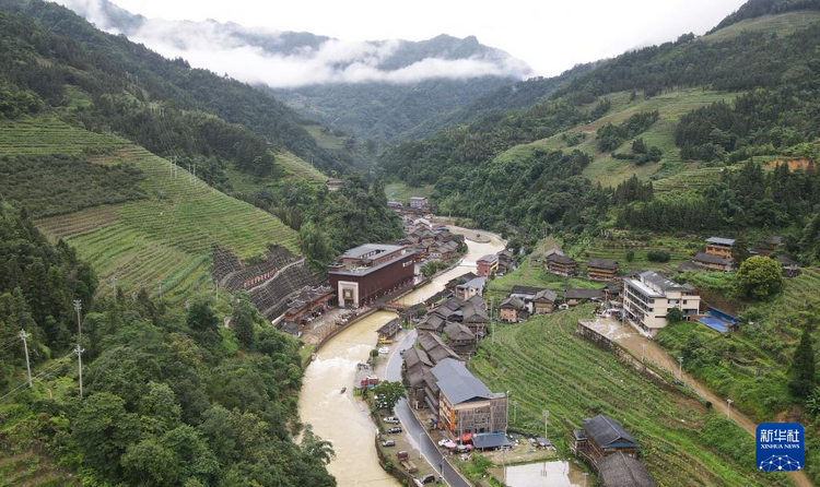 走進廣西黃洛瑤寨 探秘“天下第一長髮村”