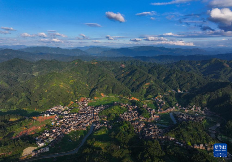 文化中國行丨平岩村：侗寨笙歌奏唱富村強音