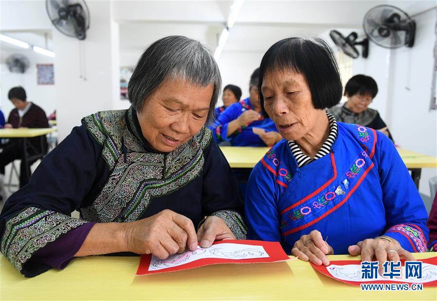 廣西羅城：學刺繡 促致富