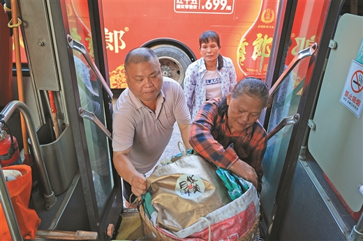 “籮筐專線”串聯鄉村振興路