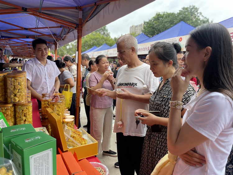 載歌載舞慶豐收 廣西舉行慶祝中國農民豐收節活動_fororder_圖片5