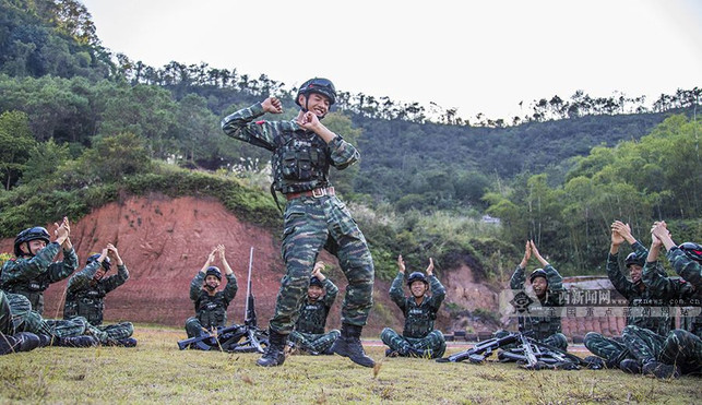 廣西玉林：武警特戰隊員野外駐訓趣事多