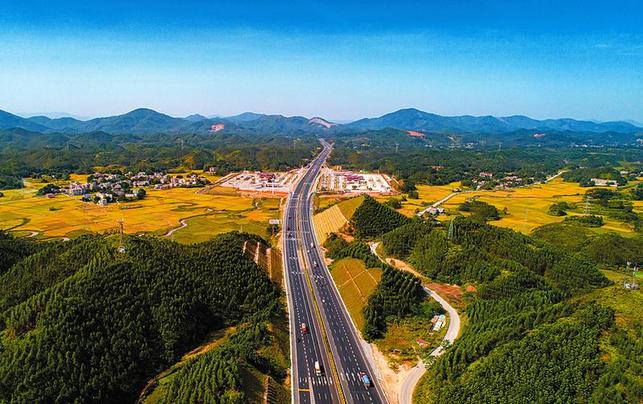 南欽防改擴建工程昨日交工驗收，道路全面升級 雙向八車道通車 市民去欽防更暢快