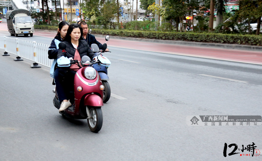 外賣女騎手：城市裏的一道靚麗風景線