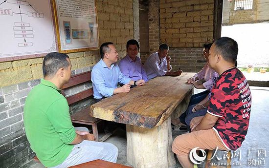 打好“黨建牌” 扮靚小山村