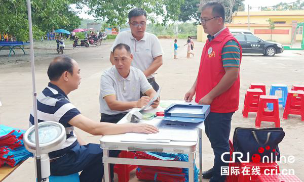 【唐已審】【供稿】崇左寧明縣組織衛生服務隊為貧困戶送醫送健康