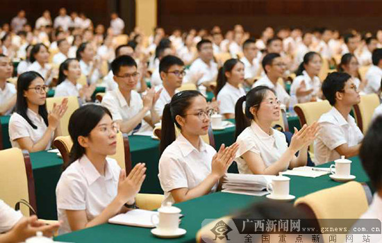 鹿心社同廣西2018年定向選調生及引進高水準大學博士座談