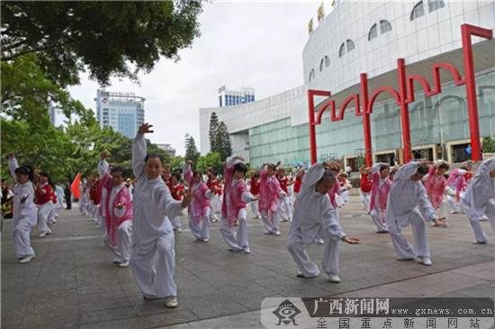 柳州市開展2018全民健身展演活動 老少上陣展風采