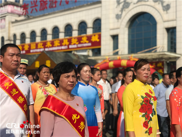 【唐已審】【原創】東興市舉行國慶升旗儀式