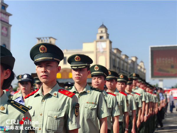 【唐已審】【原創】東興市舉行國慶升旗儀式