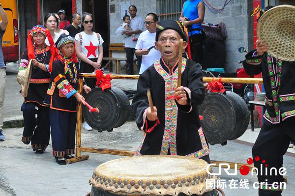 【唐已審】【原創】大化三十年 點讚瑤鄉新變化——記河池市大化瑤族自治縣成立30年來的發展新成就