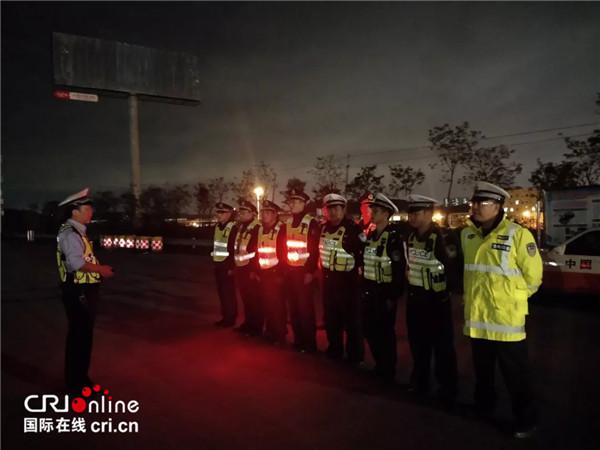 【唐已審】【供稿】南寧交警掀起“治超”風暴 打擊貨運車輛超限超載